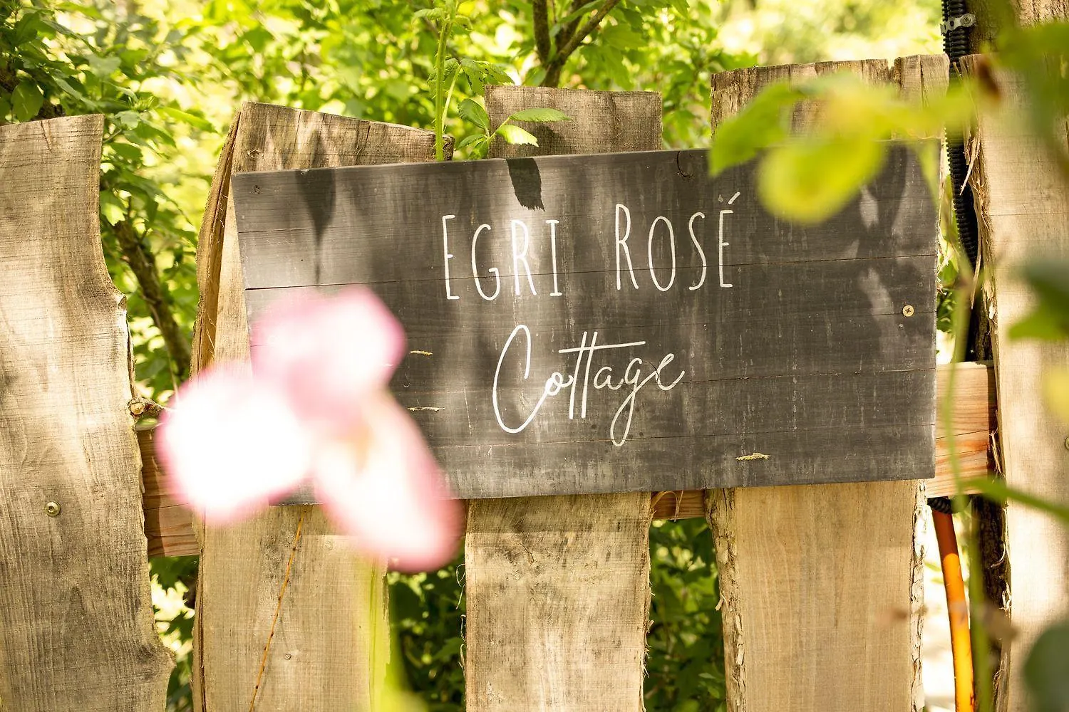 Chillinn Rose Cottage Eger Apartamento